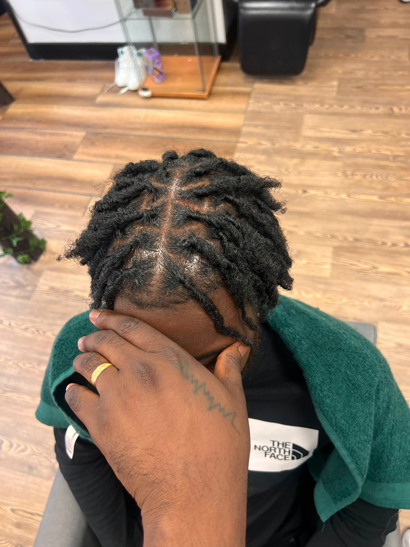 Fresh loc maintenance and retwist